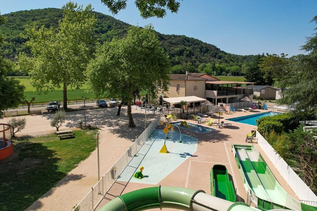Camping Le Chassezac Sampzon Exterior photo